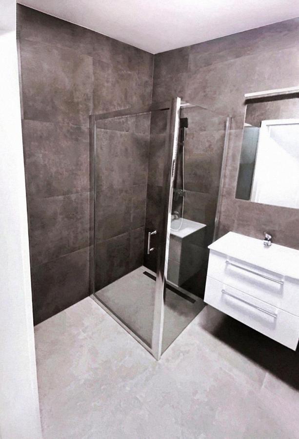 Elegant 1-Bedroom Flat With Balcony Near Wrocław Eksteriør bilde